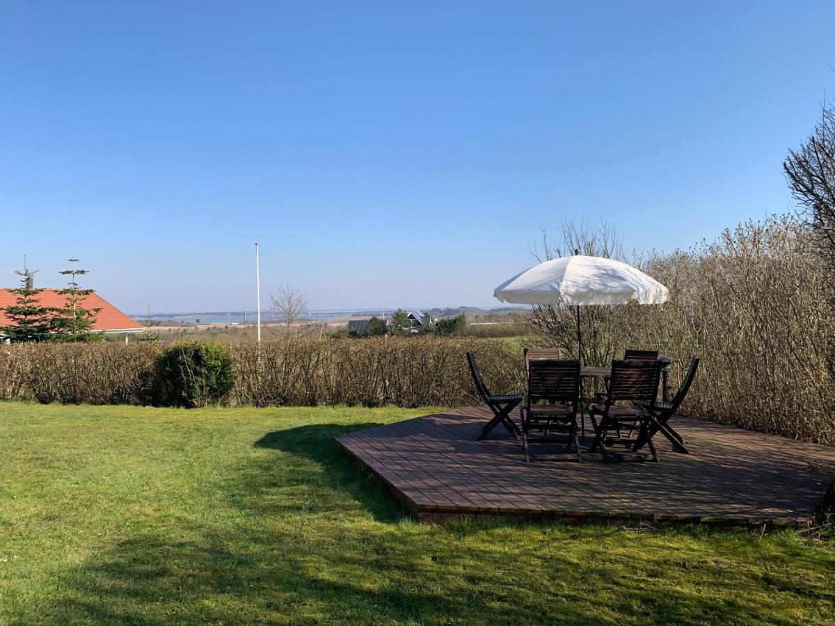 Thatched Holiday Home In Struer, Jutland With A View Екстериор снимка